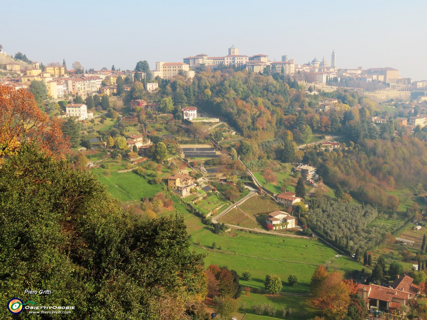 18 Da via Sudorno spettacolare vista su Citta Alta colorata d'autunno.JPG